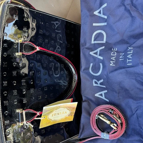 Brand new Italian Patent Leather Handbag w/dustbag - Picture 3 of 3